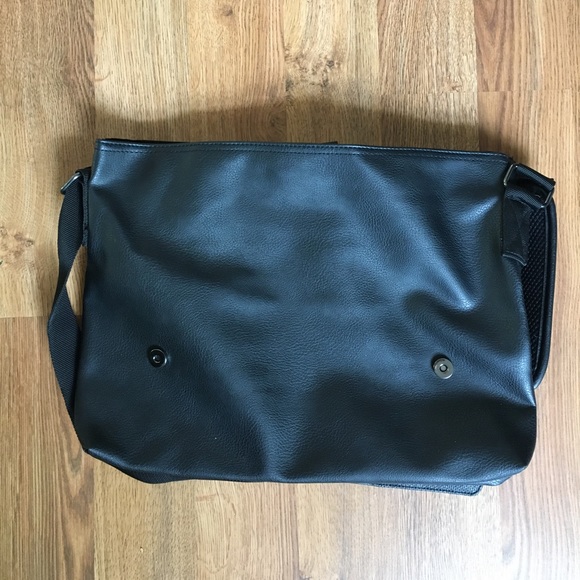 Buffaloes by David Bitton black 16in laptop bag - Picture 2 of 10